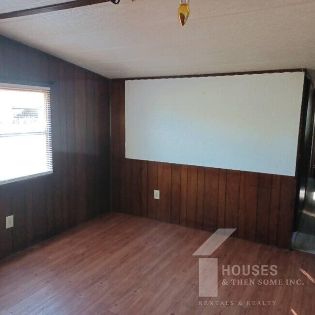 Building Photo - 110 Community Rd