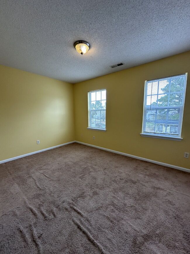 Building Photo - Nice 2 Bedroom Townhome - 1962 W, Brandymi...