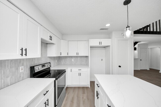 Building Photo - 2911 Meadowgrass Ln