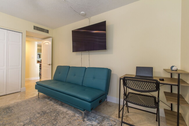 Building Photo - Ocean Front 2/2 at Clearwater Beach!
