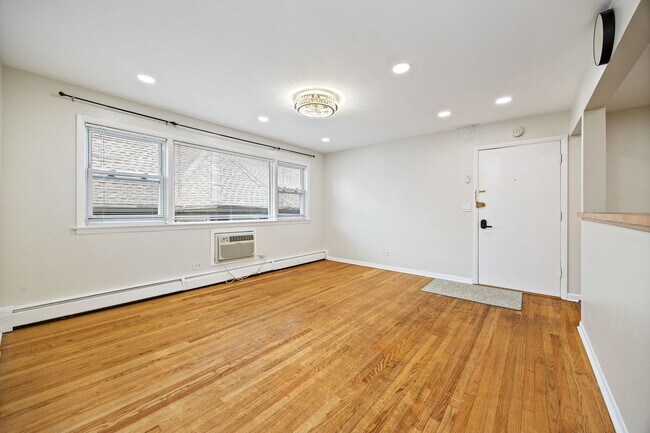 Building Photo - 929 S Oak Park Ave