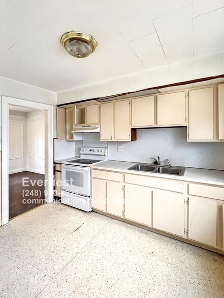 Building Photo - 15395 Ardmore St