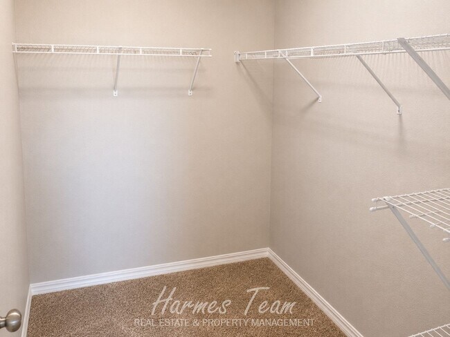 Building Photo - Beautiful 2 Bed Home | 2-Car Garage | Large Kitchen Island | Mountain Views