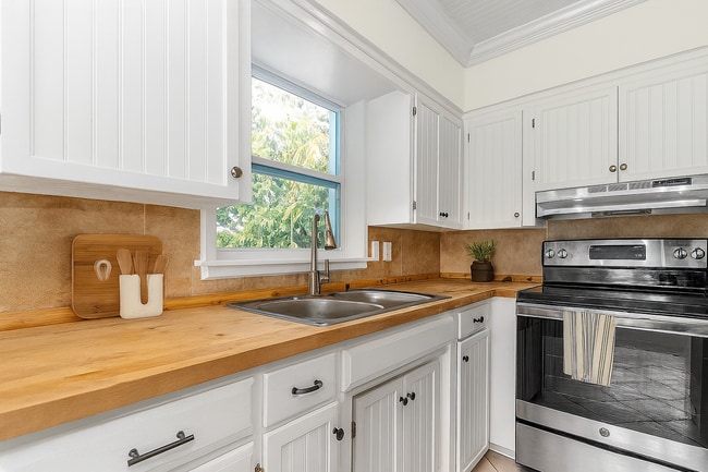 Building Photo - 2132 Coronet Dr