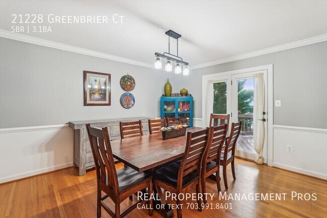 Building Photo - 21228 Greenbrier Ct