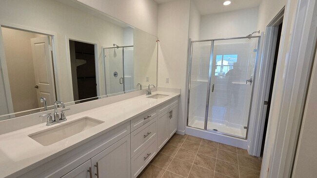 Building Photo - 3 Bedroom 2.5 bath townhouse new community in Ontario