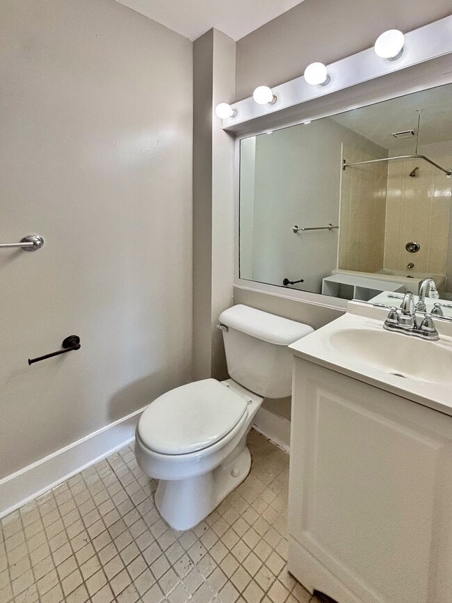 Building Photo - For Rent – Renovated 1 Bedroom, 1 Bathroom...
