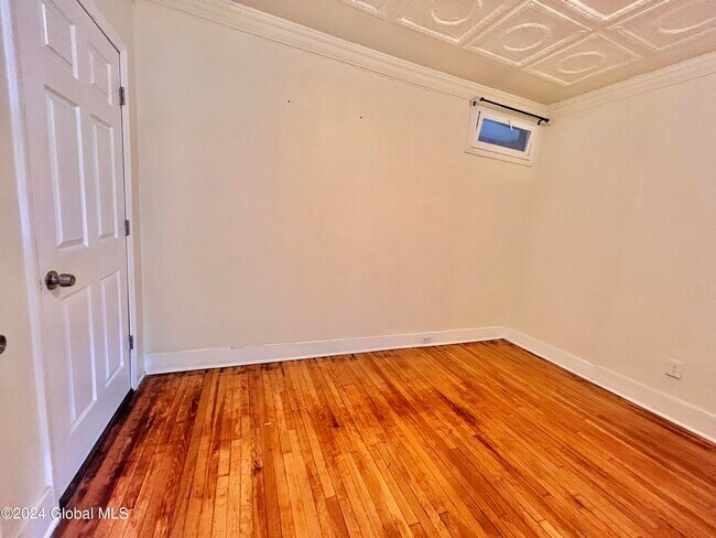 Building Photo - 290 2nd Ave