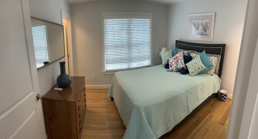 Privacy and natural light - 332 Lamont Dr