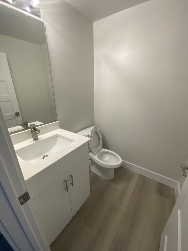 Building Photo - 4138 Baywood Dr