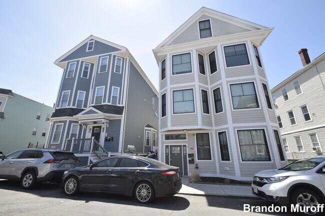 Building Photo - 15 Maywood St