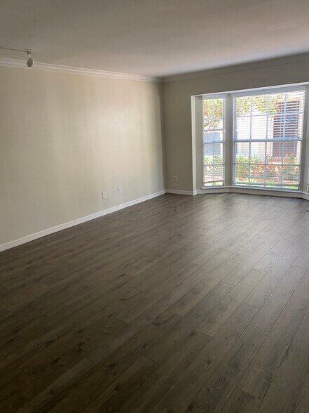 Building Photo - 308 S Gomez Ave