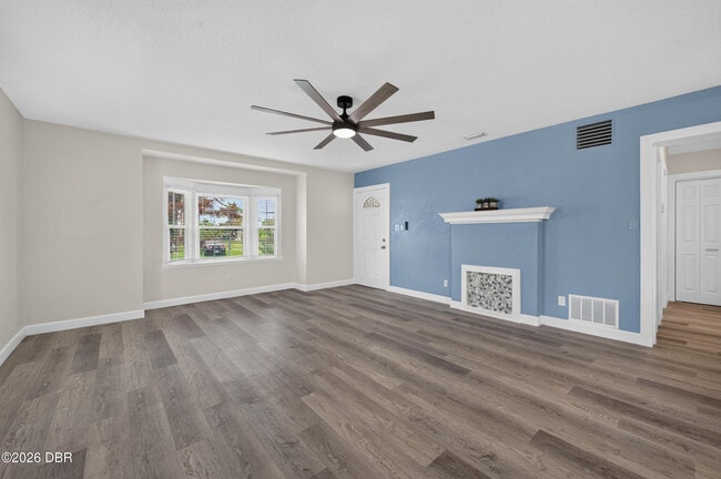 Building Photo - 398 Golf Blvd