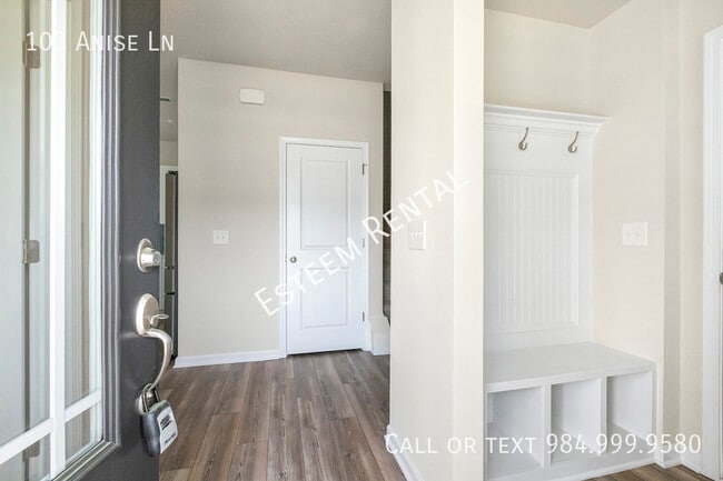 Building Photo - 103 Anise Ln