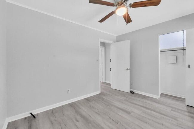 Building Photo - Newly renovated 2 BR / 1 BA Duplex in hear...