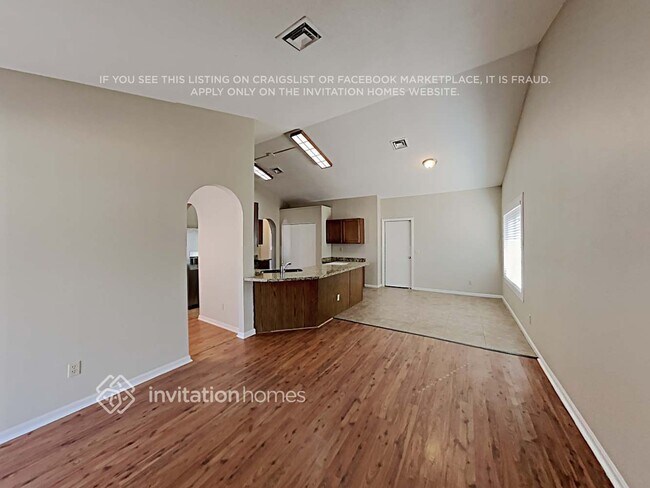 Building Photo - 668 E Manor Dr