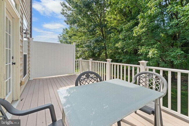 Building Photo - 1627 Whitehall Dr
