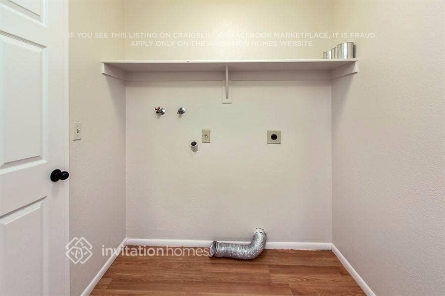 Building Photo - 128 W Indigo St