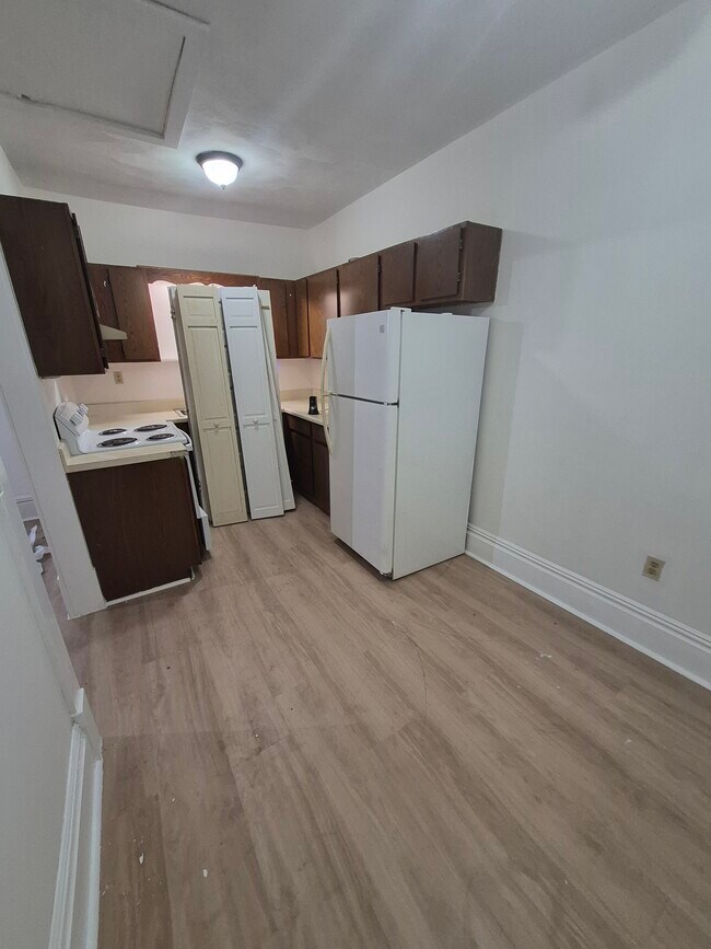 Building Photo - 45 W Main St