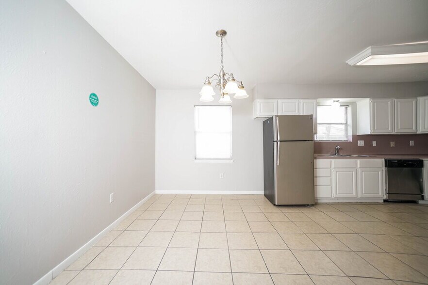 Building Photo - 10919 Skybird Dr