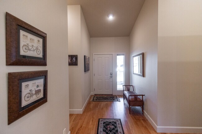 Building Photo - 2412 S Marypost Ave