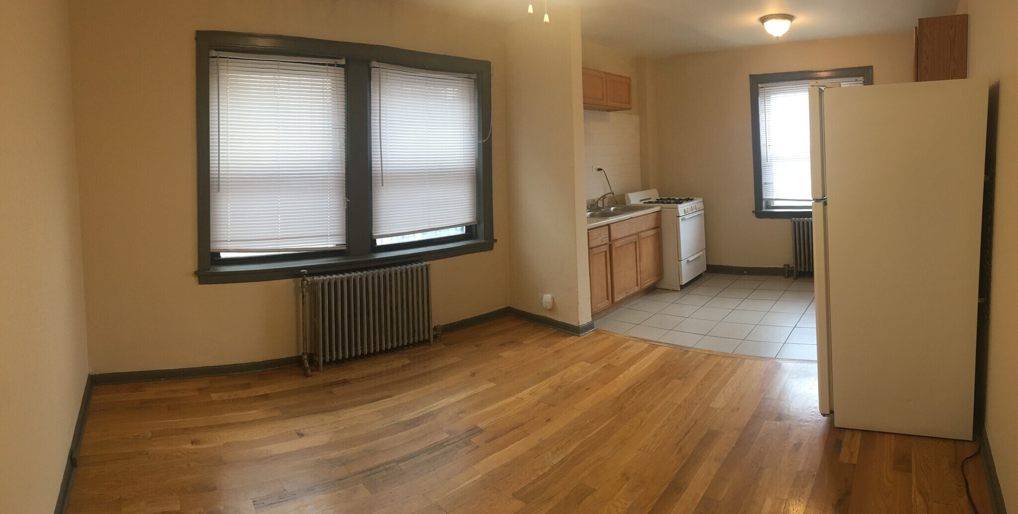 Building Photo - 1211 W Elmdale Ave