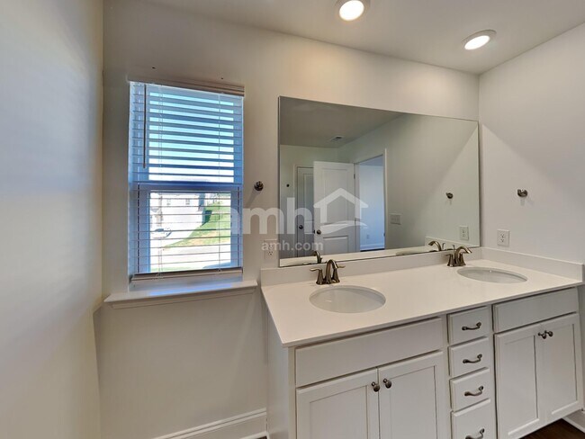 Building Photo - 212 Argea Dr