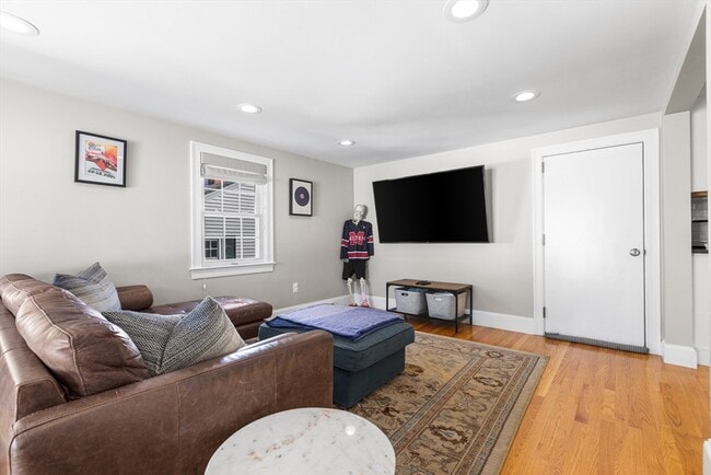 Building Photo - 142 Franklin St