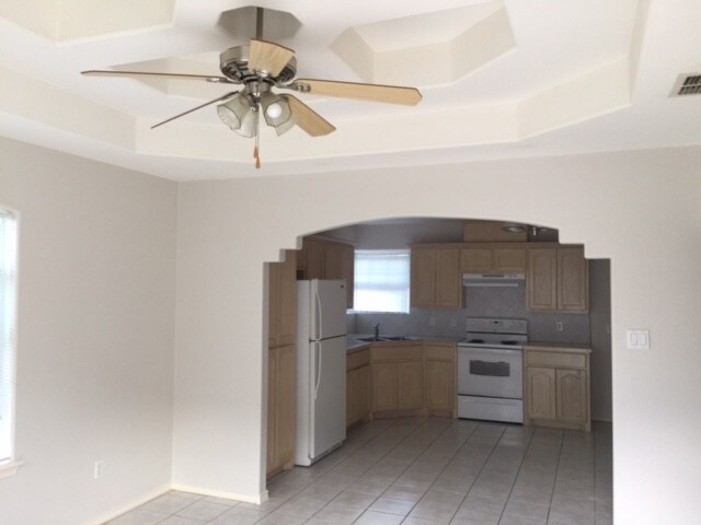 Building Photo - 2303 Moonlight Ln