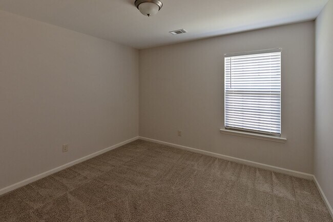 Building Photo - 570 Old Mill Way