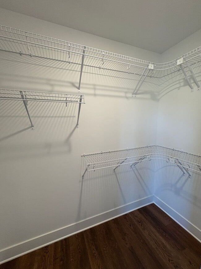 Building Photo - Beautiful new townhouse with a move in special of first month free!