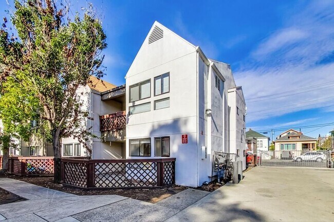 Building Photo - Updated Apartment near BART.  6 Weeks Free!