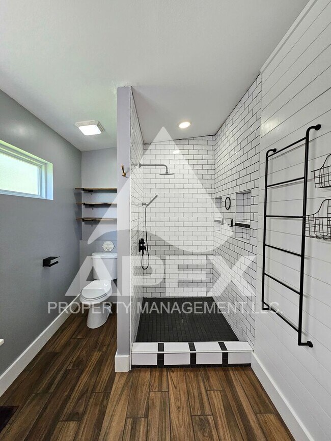 Building Photo - Contemporary Ranch Style 3Bd – 2Ba Single ...