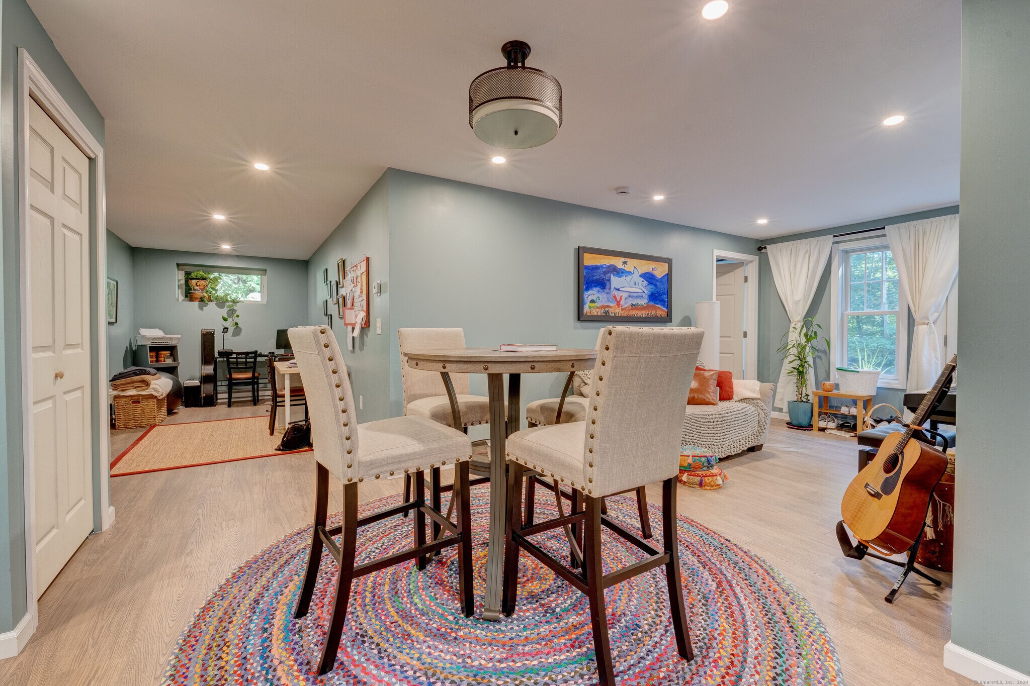 Dining area - 404 Bassetts Bridge Rd