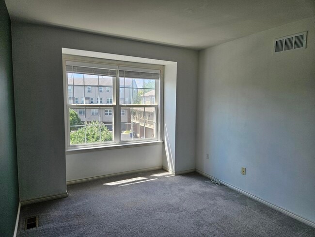 Building Photo - 3041 Barclay Wy