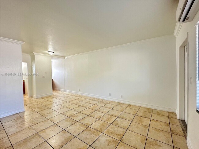 Building Photo - 1400 NE 56th St