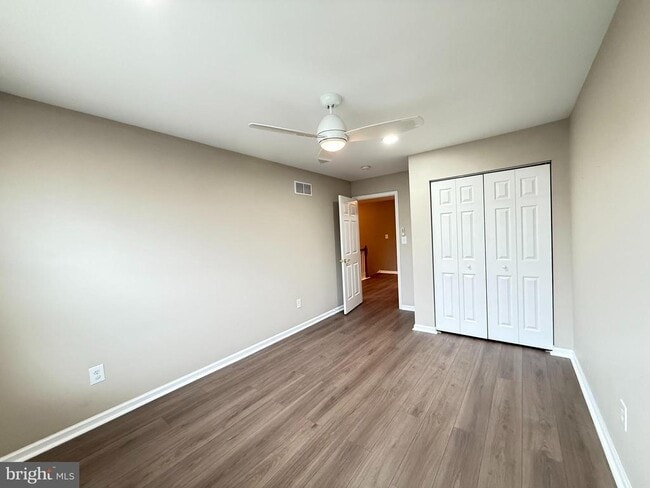 Building Photo - 122 Providence Ln