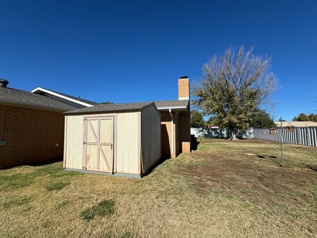 Building Photo - Comfy & Spacious 3 Bed Home! Mesa School D...