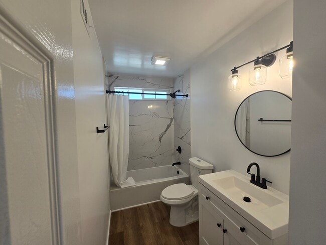 Building Photo - Freshly Remodeled & Full of Charm on Banbury