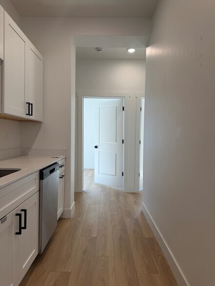 Building Photo - 770 S Ashton Ave