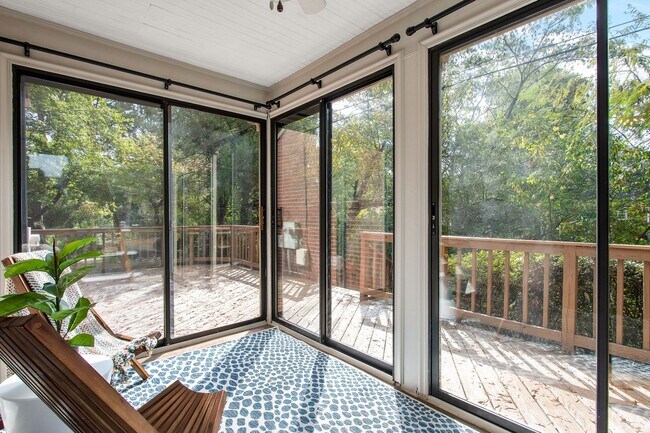 Building Photo - 2 Bedroom Home in Westhaven! ***Available Early September***