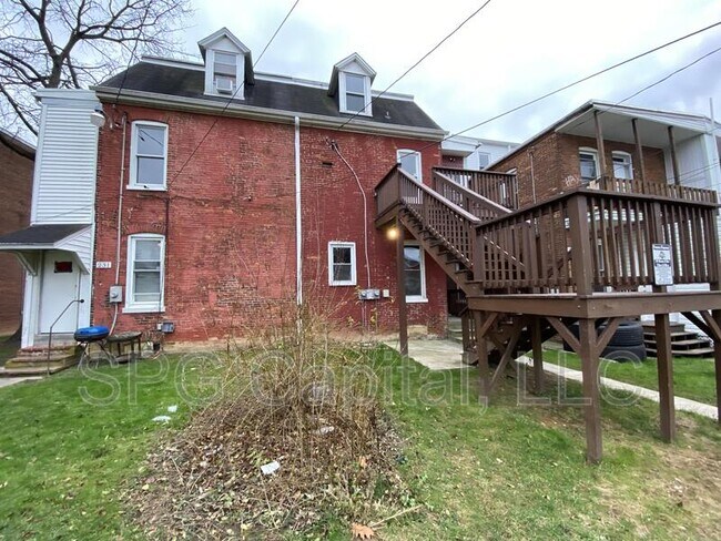 Building Photo - 233 W Jackson St