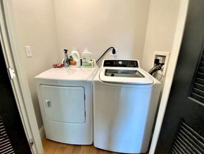 Building Photo - 9 Sherman St