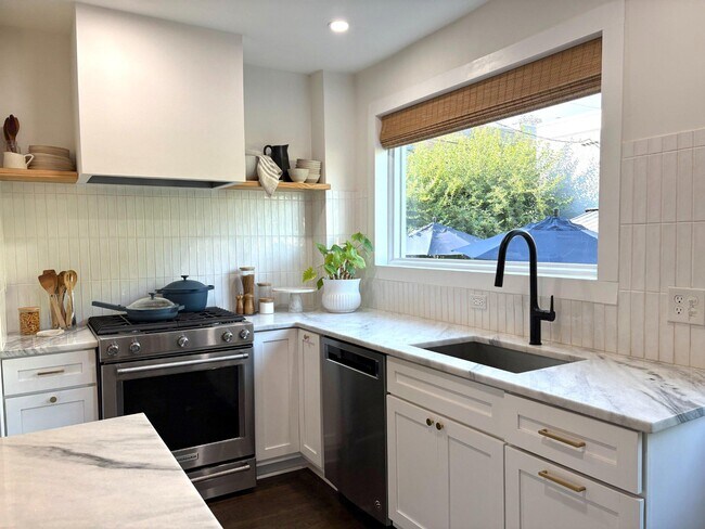 Building Photo - 4625 Silverwood St