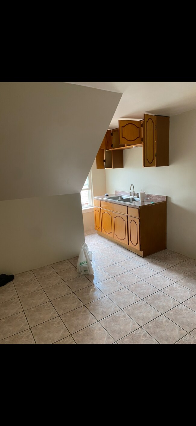 Kitchen - 705 N 16th Ave