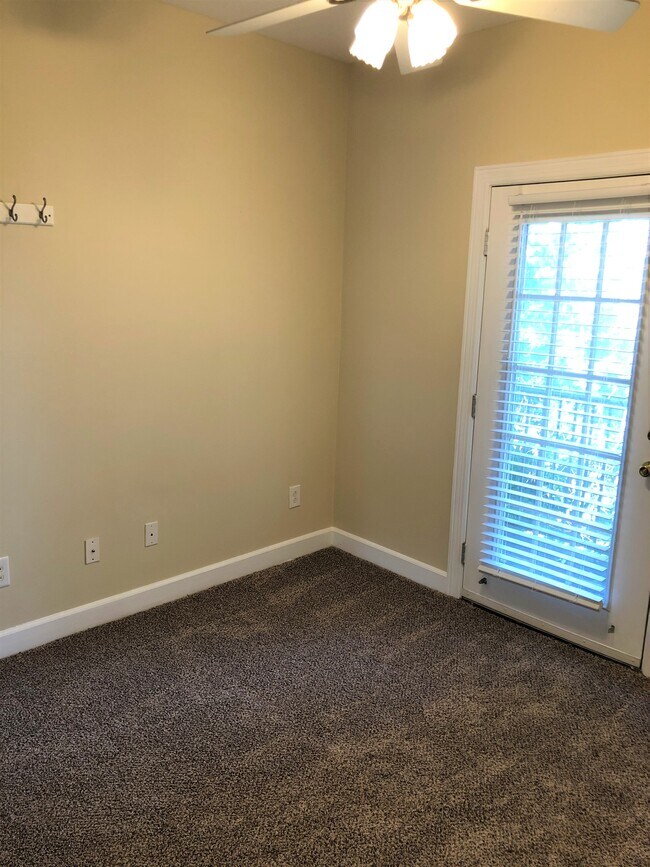 Building Photo - 2210 State St