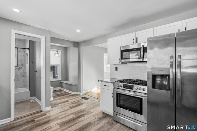 Building Photo - 33 Maple St