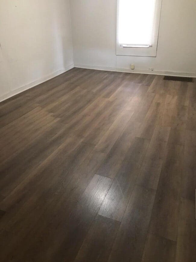 Building Photo - 126 Cox St