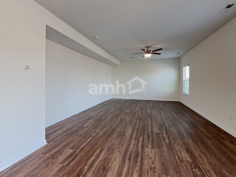 Building Photo - 5057 Twin River Dr