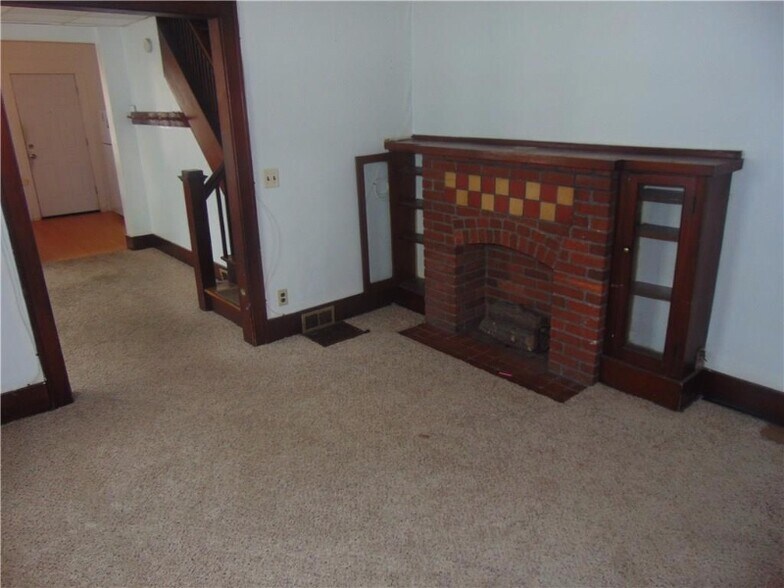Building Photo - 176 Rustic St